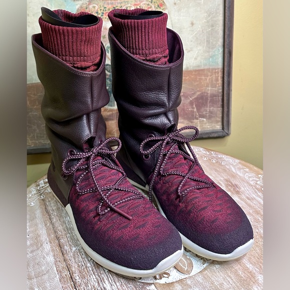 EUC *Never Worn* Nike “Roshe Two” FlyKnit Deep Burgundy SneakerBoot. Size 9 - Picture 2 of 15